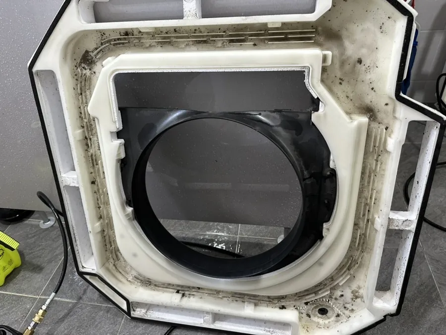 켜면 시큼한 냄새가 난다면